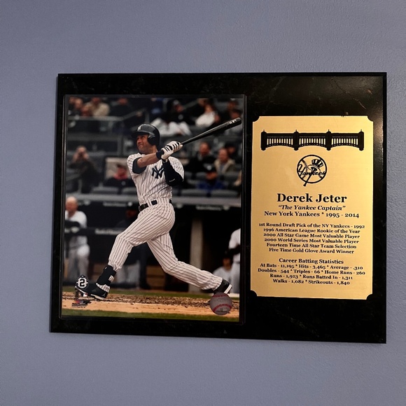 Derek Jeter Photo & Stats - Picture 1 of 3